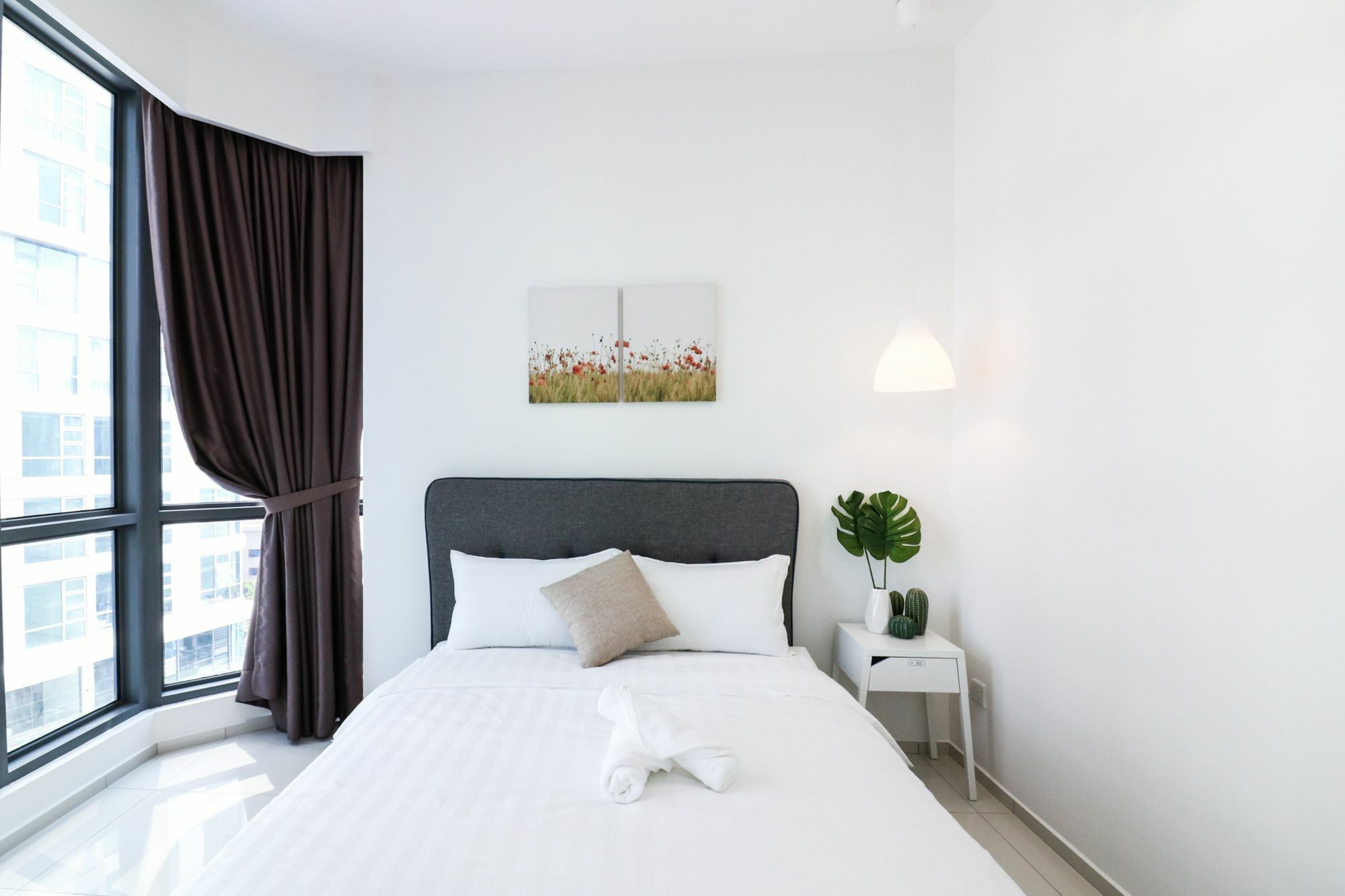 Victoria Robertson Apartment *