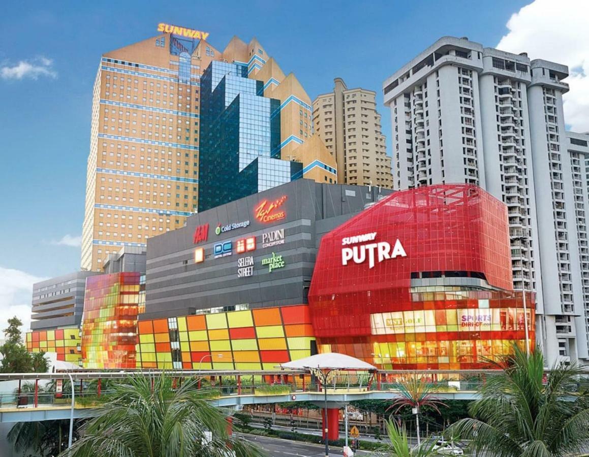 3Br Villa Puteri Near Sunway Putra, Pwtc + Parking