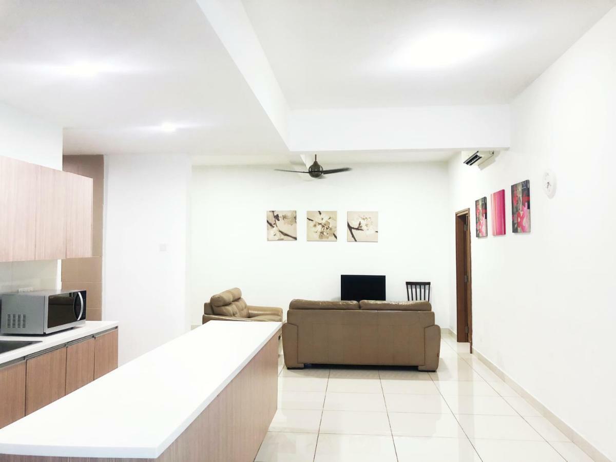 Royal Regent Condominum By Ihost
