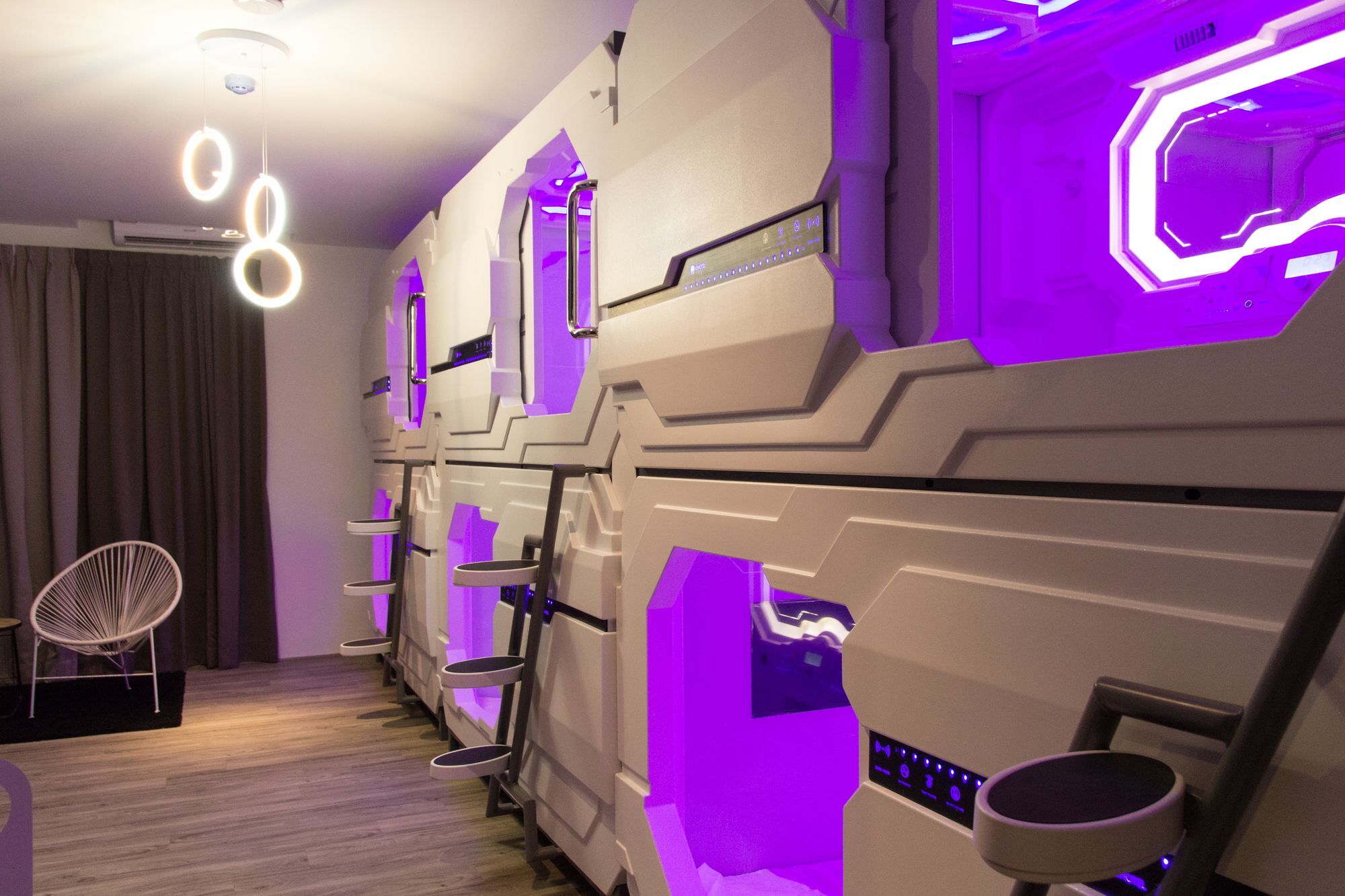 Io Capsule hotel 3*