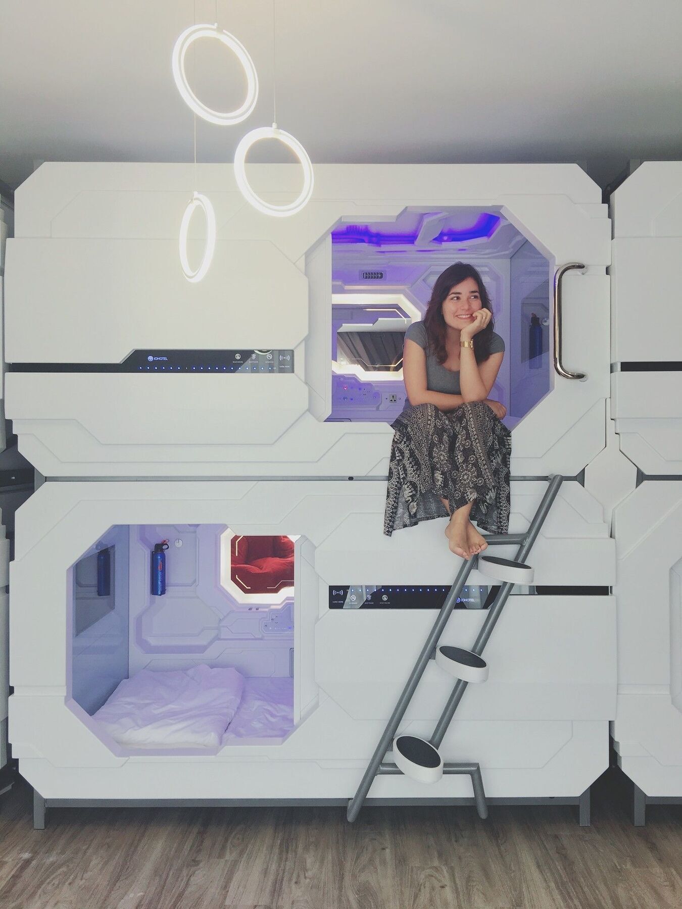 Capsule hotel Io