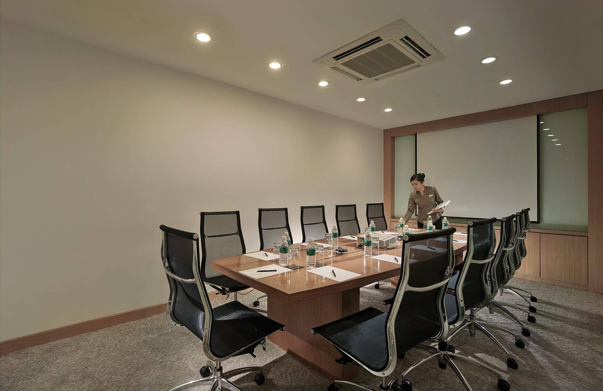 Parkroyal Serviced 5*