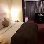 Golden Dream Service Suite At Times Square