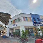 Oyo 90202 Hotel Alam Jaya