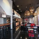 Avenue J Hotel, Central Market