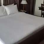 Peaceful Service Suite At Times Square