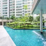 6 Pax Regalia Suite & Residences - Infinity Pool With Kl City View