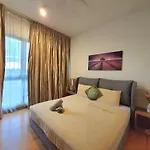 Regalia Suites With Infinity Pool Klcc By Staycation Homes