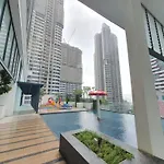 Reizz Residence By Luxury Suites