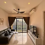 Lucentia Residences By Moonlight Home Stay!