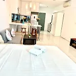 Summer Suites By Western Holiday