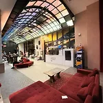 Scarletz Suite By Skyscraper