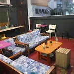 The Longhouse Travellers Inn - Hostel