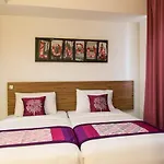 Oyo 180 V Hotel
