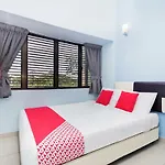 Oyo 220 Hotel Sri Maluri