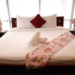 Peaceful Service Suite At Times Square