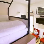 Don\'S Den Hotel