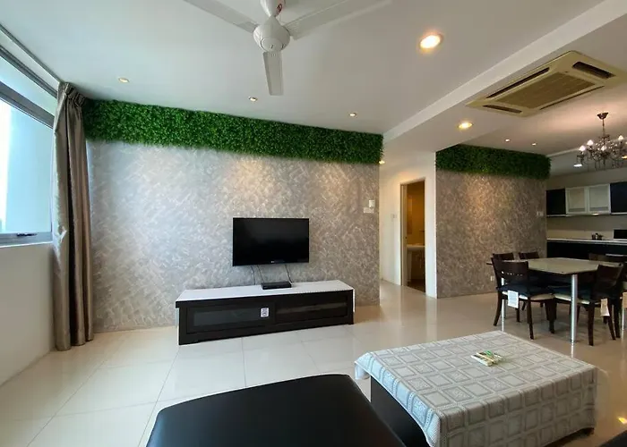 Spacious 3R,2R,Studio 5Min Walk To Time Square,Lalaport, Pool,Gym,Wifi