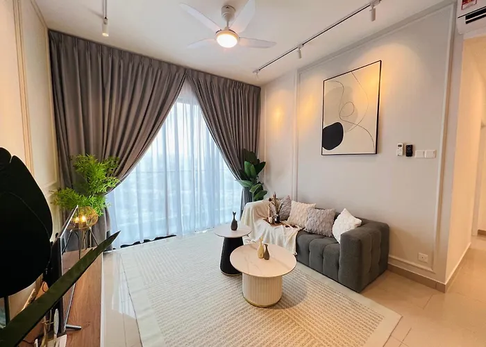 Premium Residence For Family At Aeon / Sunway Velocity / Mrt / Lrt