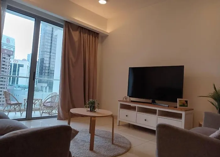 Luxury Balcony Suites- Homestay