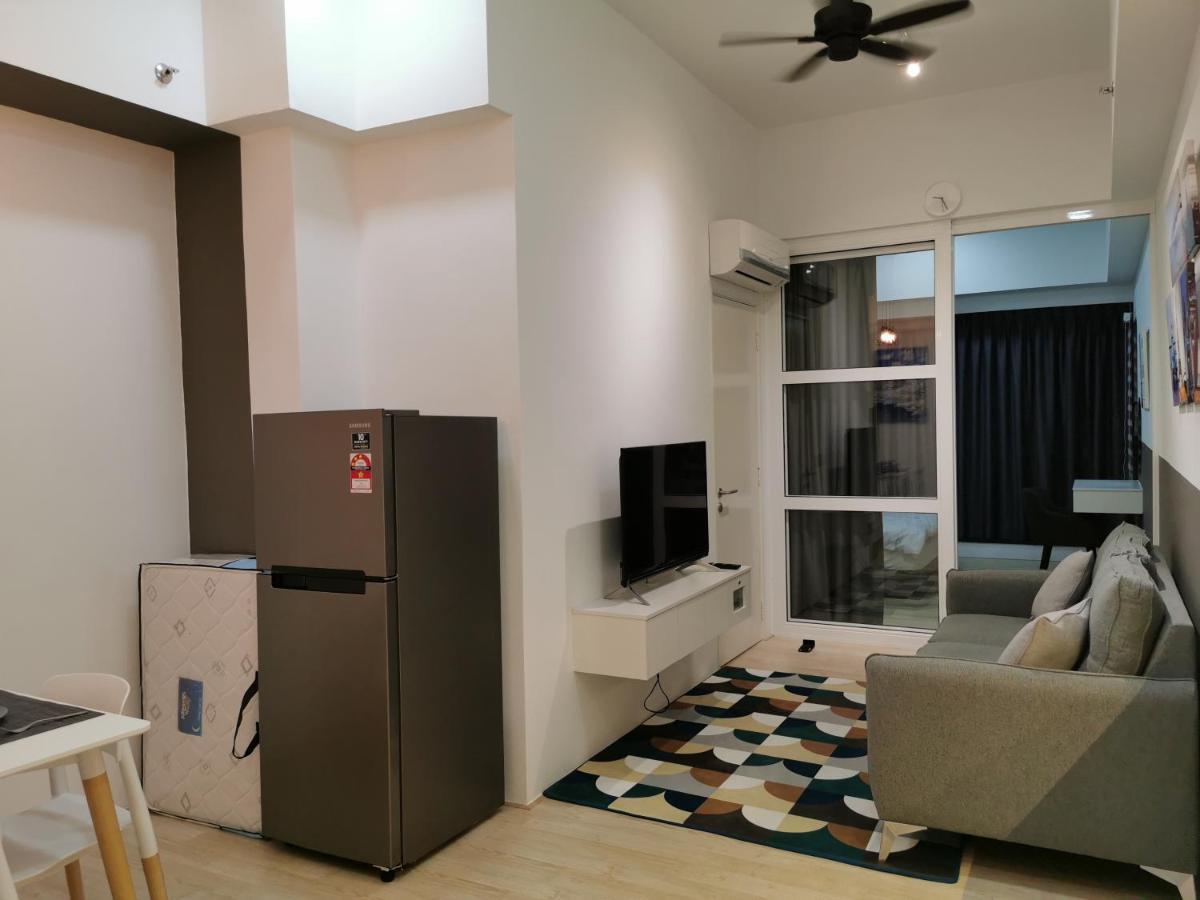 Revo At Aurora Place: Pavilion 2 Near Axiata Arena Apartment *
