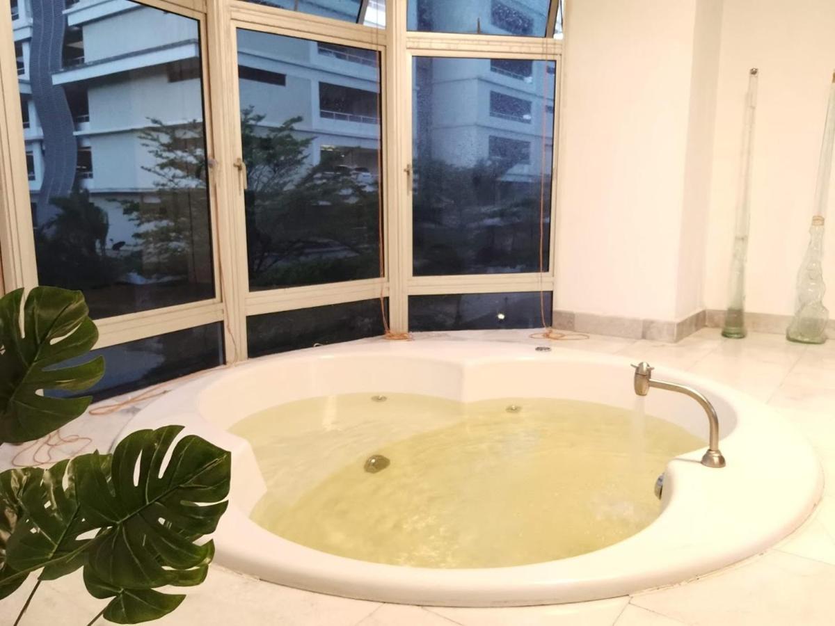 Jacuzzi Pool 3bedroom, Walk To Stadium *
