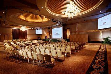 Crowne Plaza Mutiara 5*