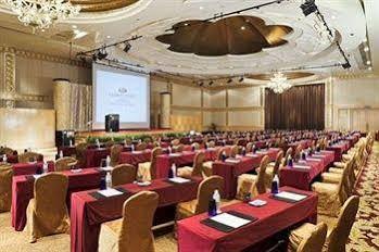 Crowne Plaza Mutiara Hotel 5*