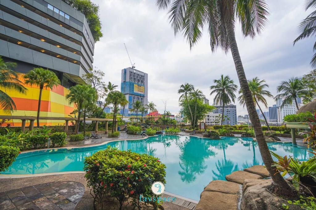 Apartamento Doorstep - Sunway Putra Mall - Close To Pwtc For 4 *