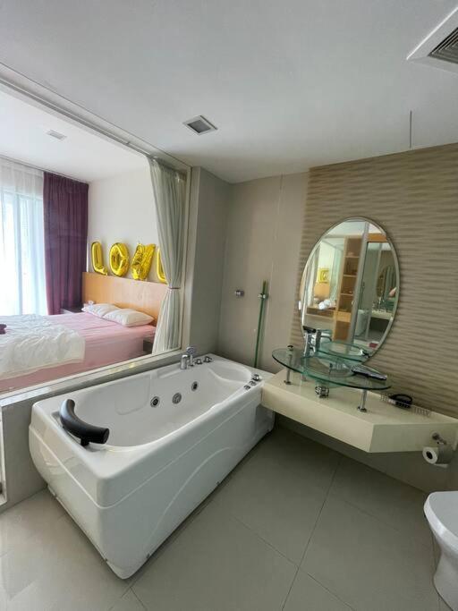 Private Jacuzzi Staycation At Kl 921 Apartment Kuala Lumpur