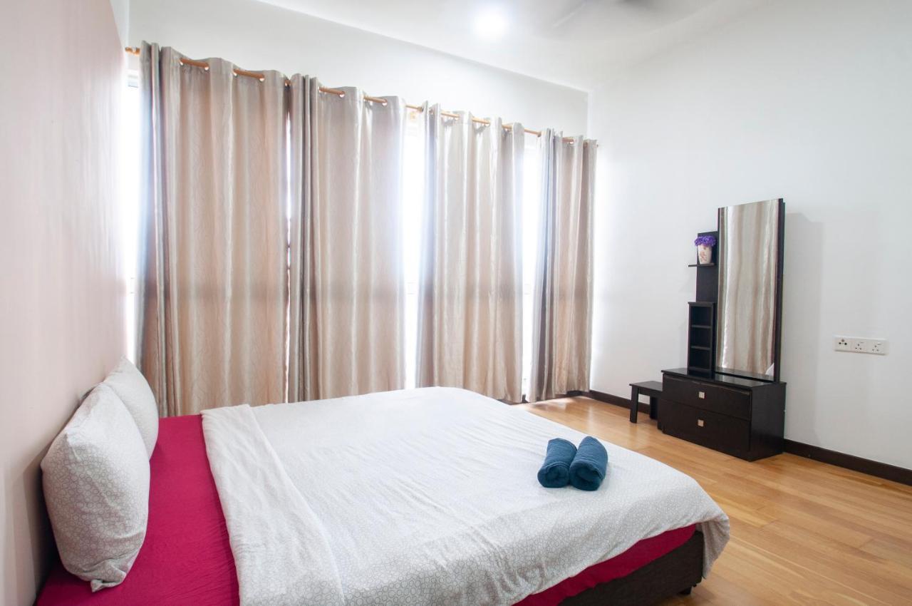 Stayawesome Homestay At Regalia Apartment