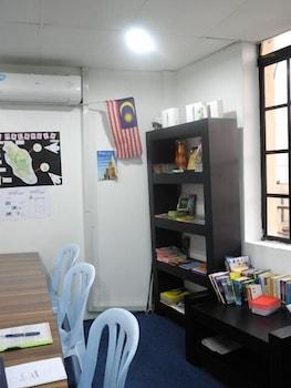 Submarine Market Hostel *