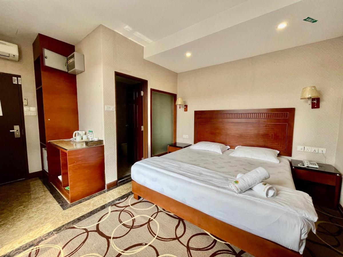Fan Holiday Hotel