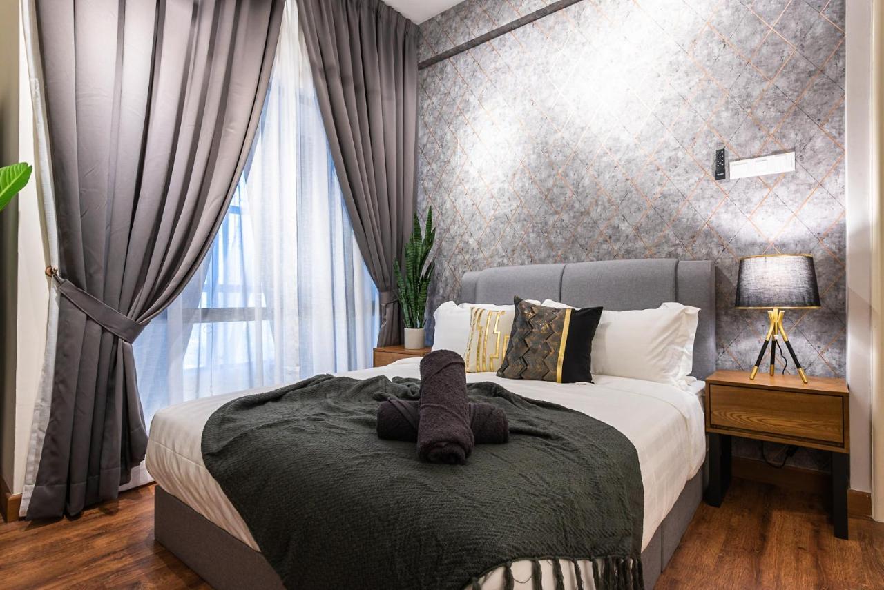 Urban Duplex V Balcony- 2r2b Up To 7pax, Montkiara By Verano Apartment