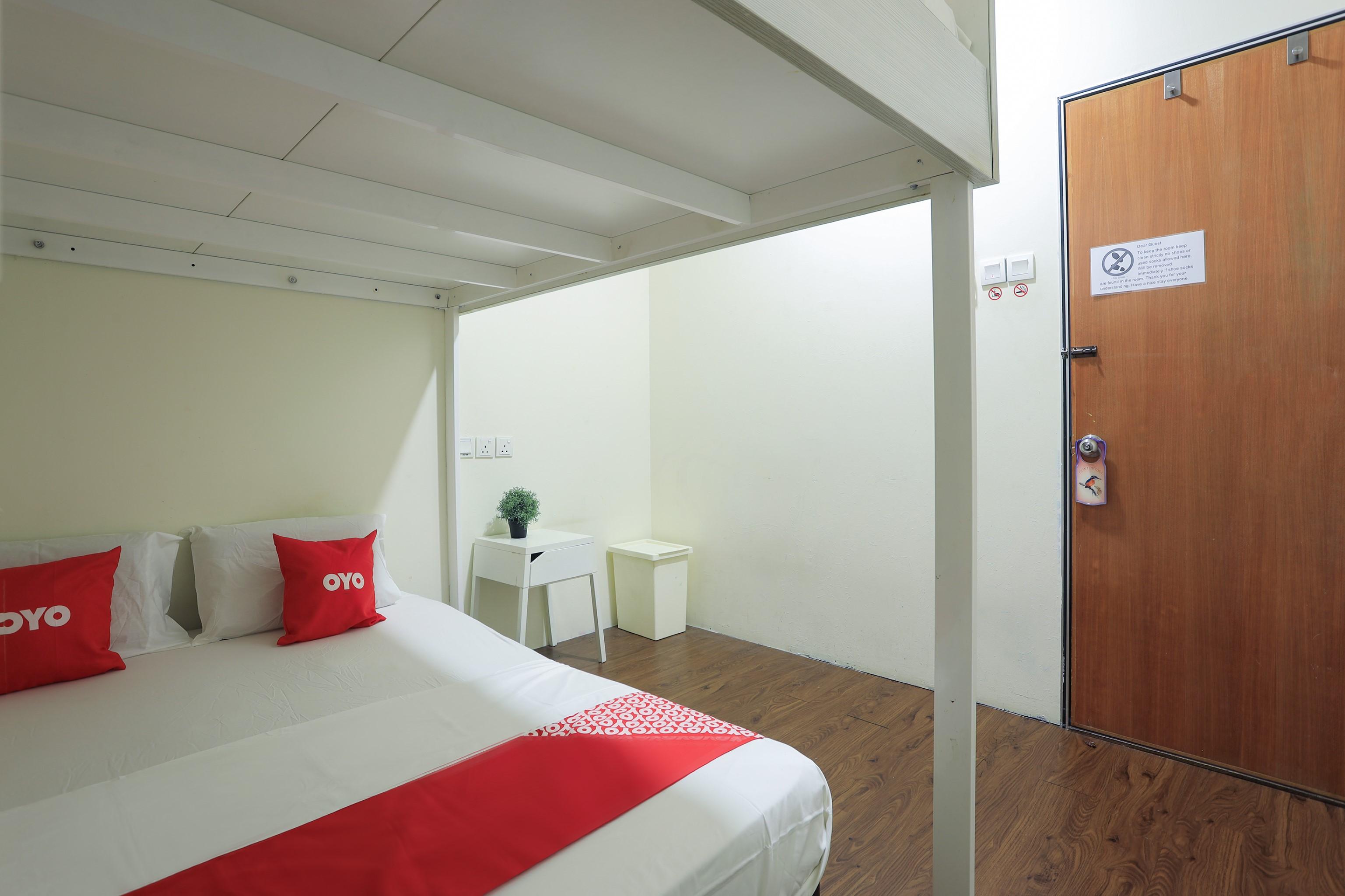 Spot On 90236 Zigzag Travellers Hotel