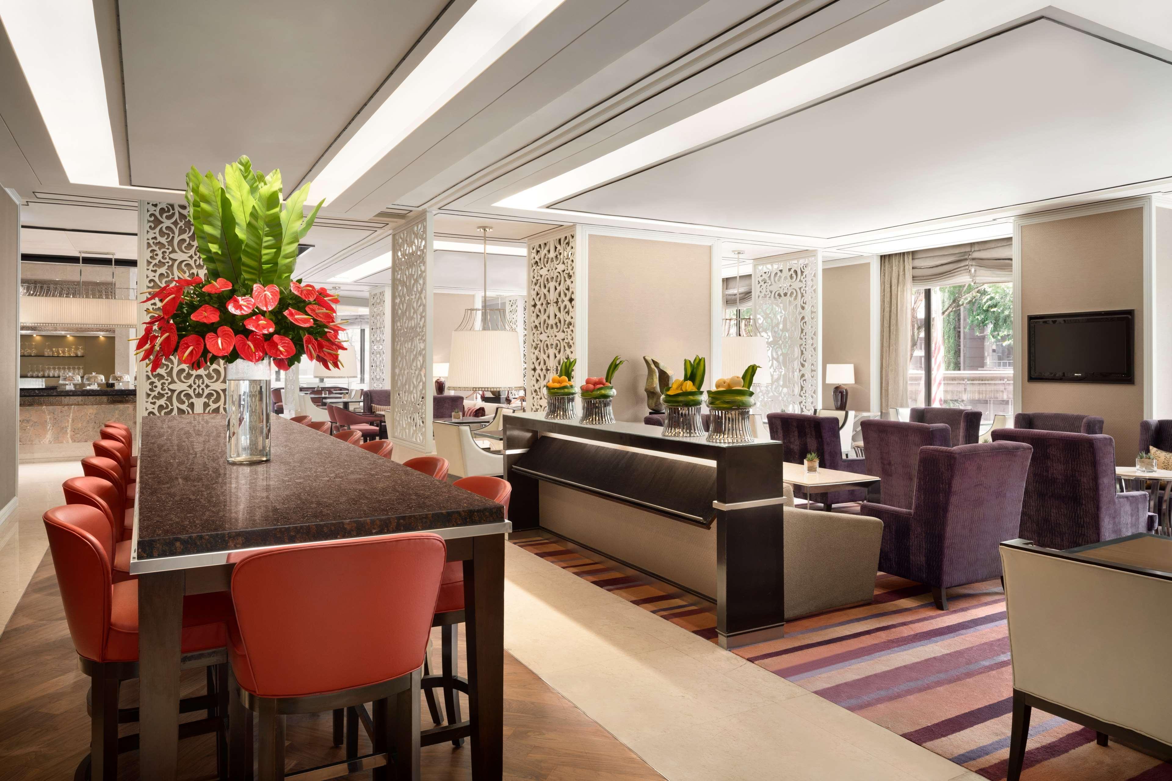 Shangri-la Hotel 5*