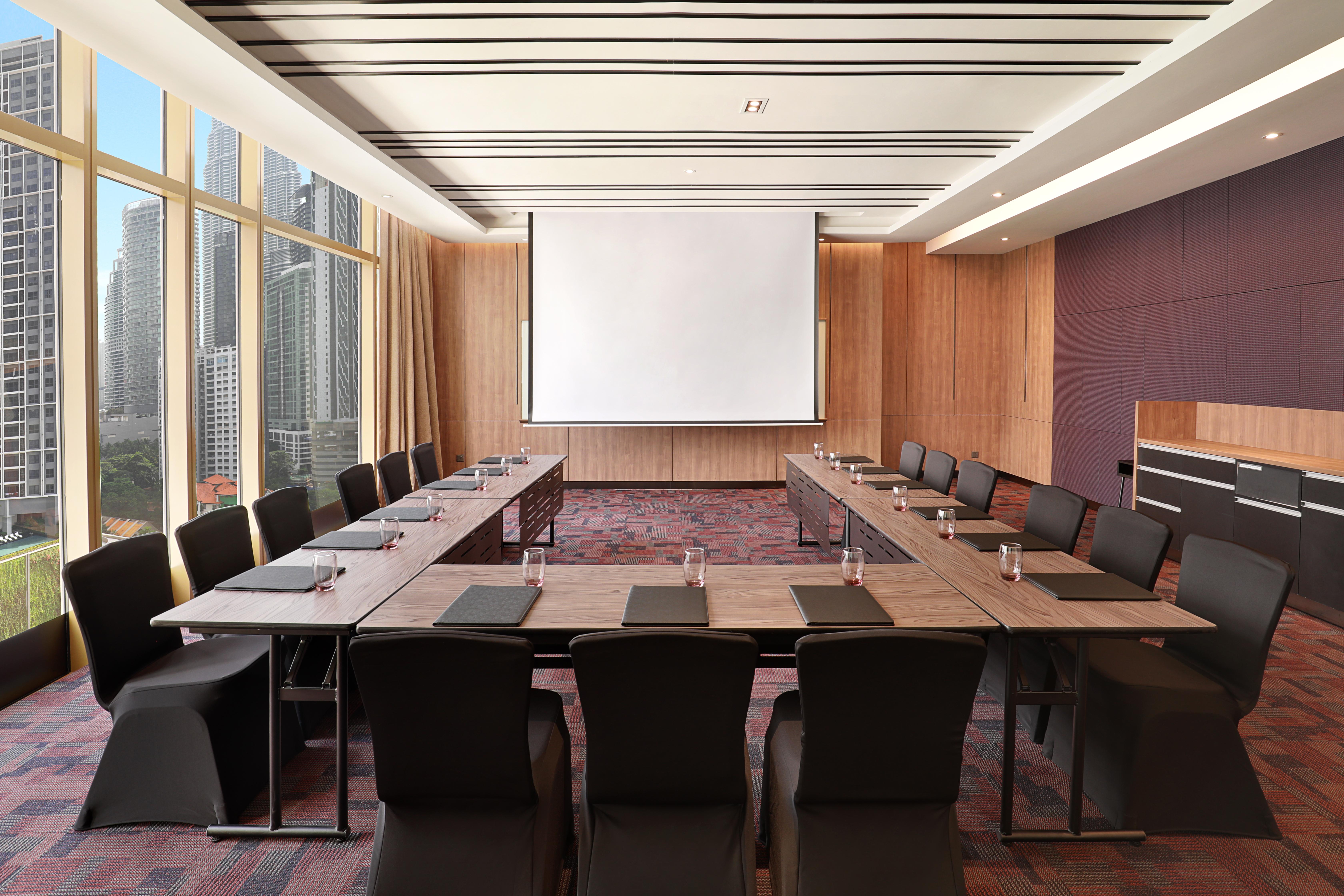 Hotel Ibis Centre 4*