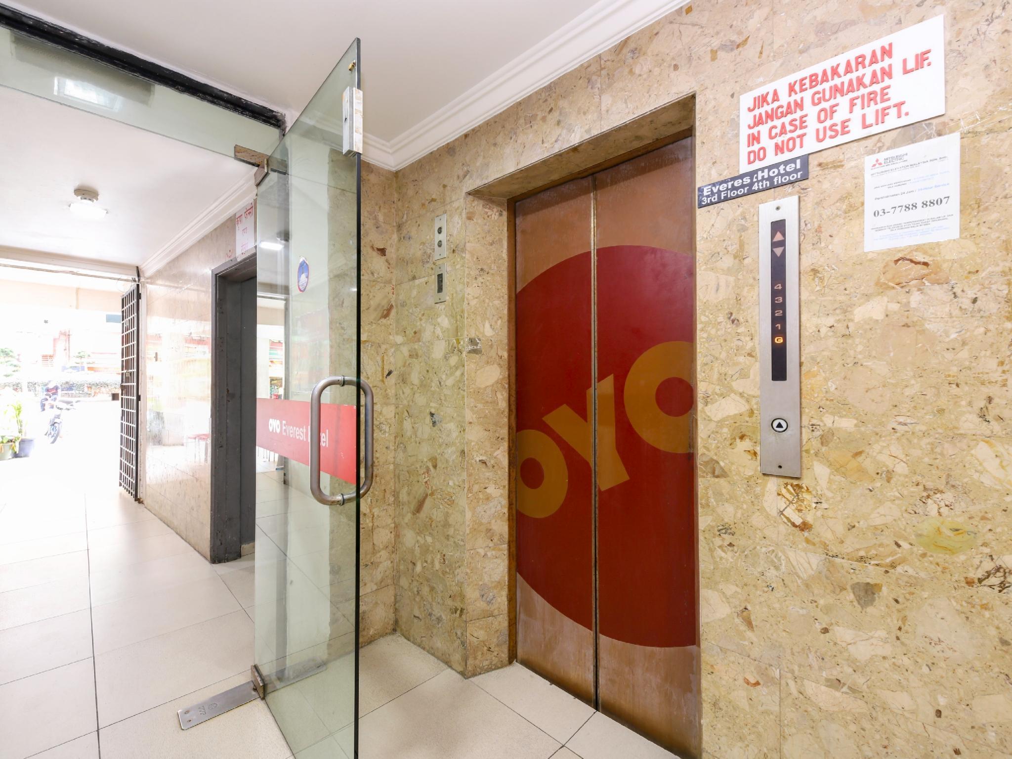 Oyo 334 Everest Hotel 2*