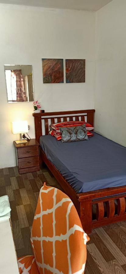 Budget Supersinglebed Bedroom In Aman Puri, Kepong