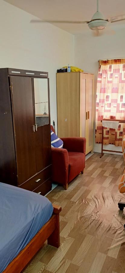 Budget Supersinglebed Bedroom In Aman Puri, Kepong Homestay