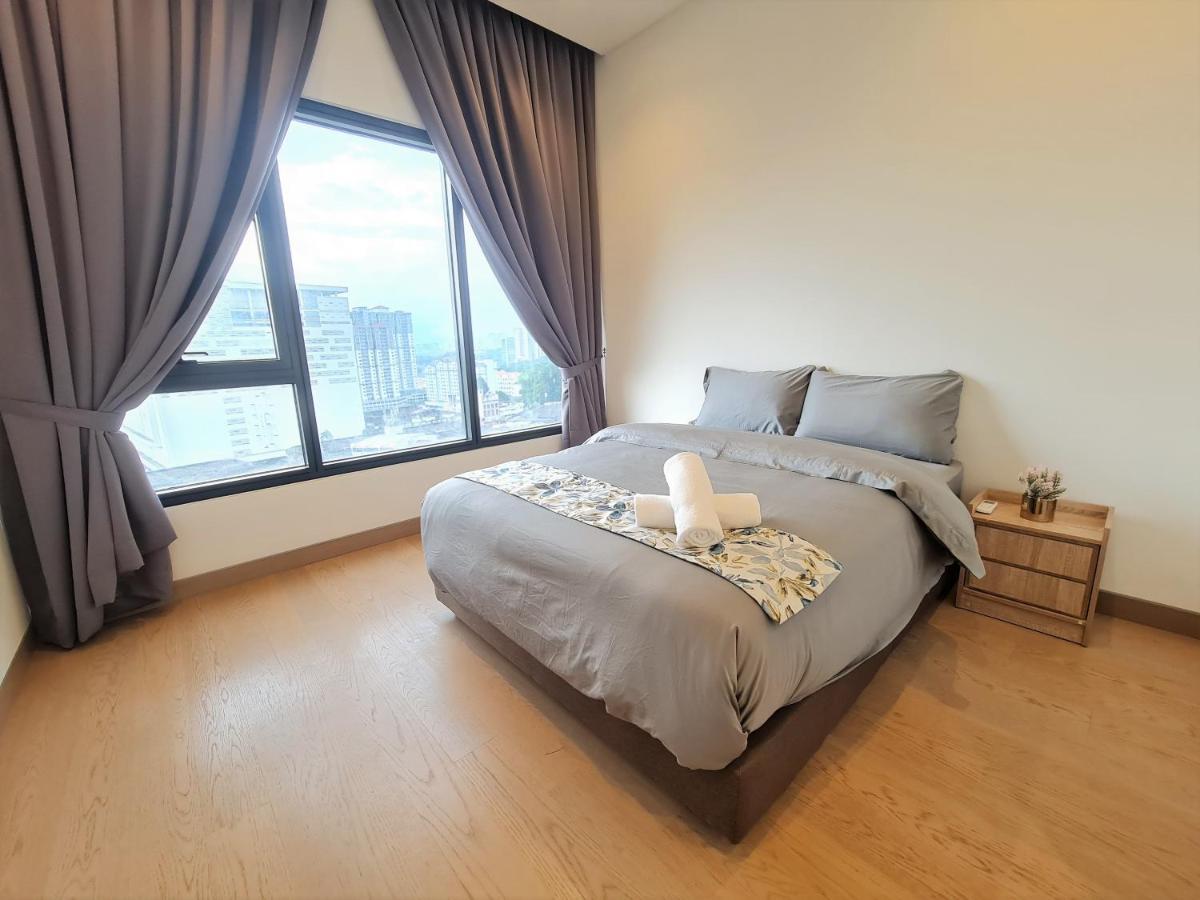 Lucentia World Class Facilities Infinity Pool Stunning View Apartemen *