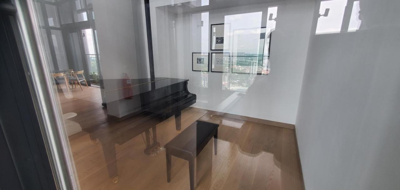 Apartment Lucentia Lalaport Bbcc, Stuning Infinity Pool