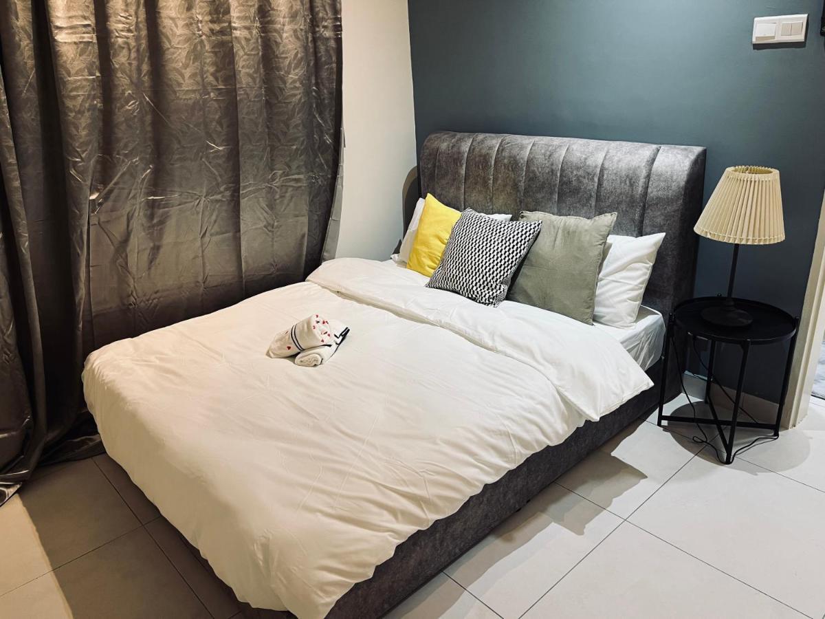 Maxim 2 Bedrooms Mrt Station Cheras