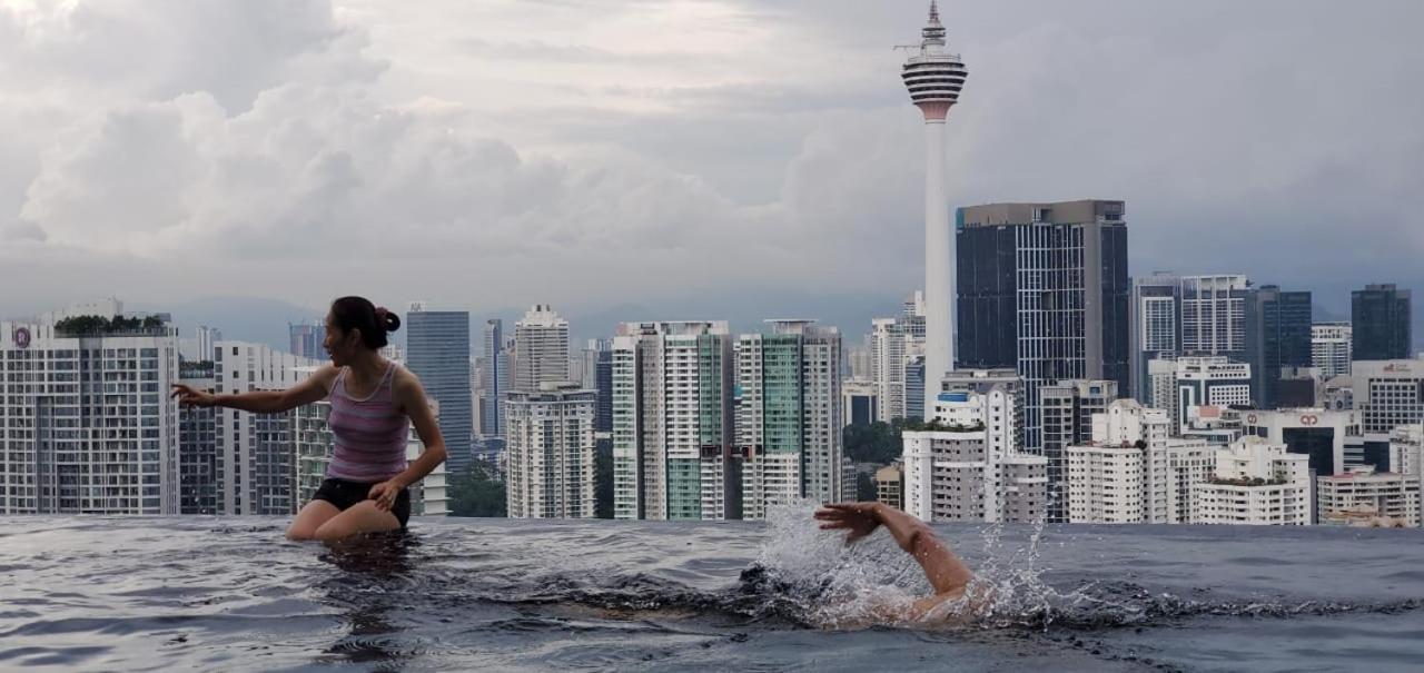 Apartment Lucentia Lalaport Bbcc, Stuning Infinity Pool