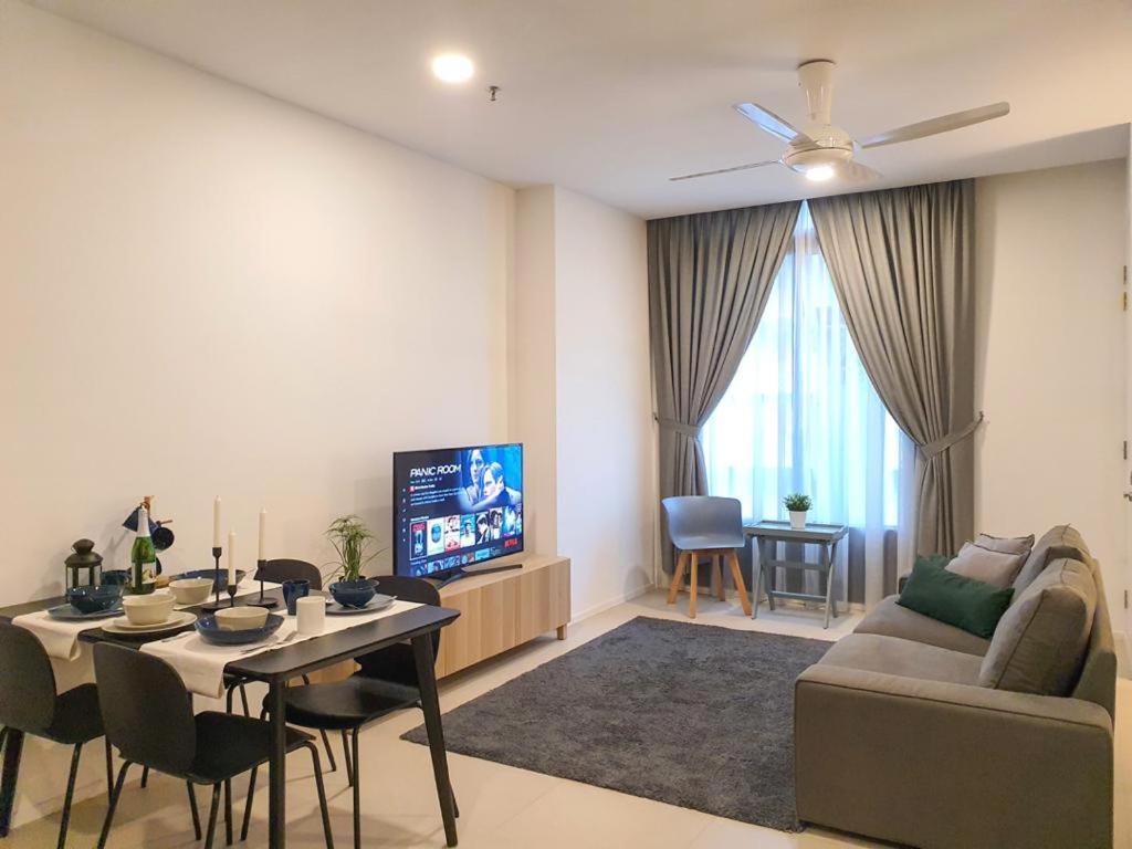 Apartment Arcoris Mont Kiara