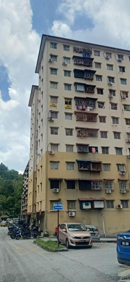 Homestay Budget Supersinglebed Bedroom In Aman Puri, Kepong *