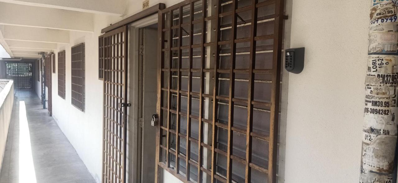 Budget Supersinglebed Bedroom In Aman Puri, Kepong * Kuala Lumpur