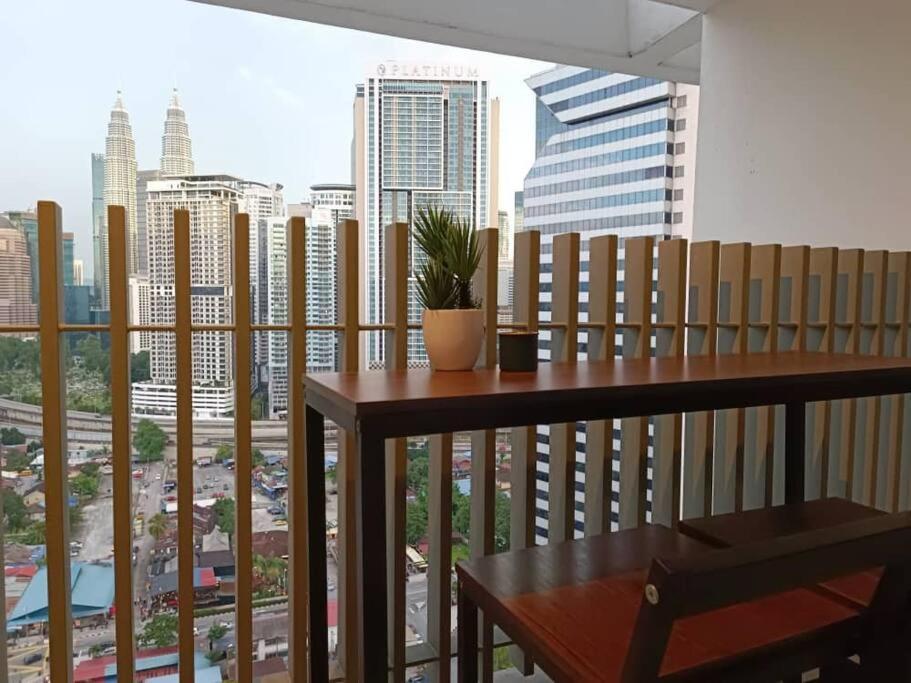 Appartement C14b Modern Infinity Pool Klcc Balcony View Kuala Lumpur