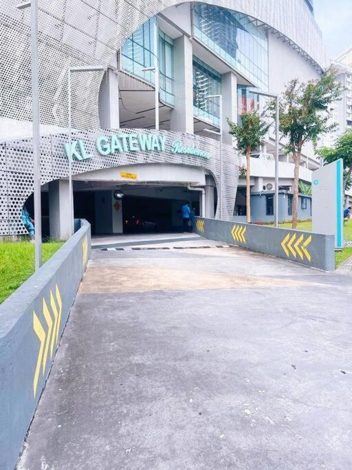 Promo Connected Train 2 Bedroom Above Mall 289 Apartment *