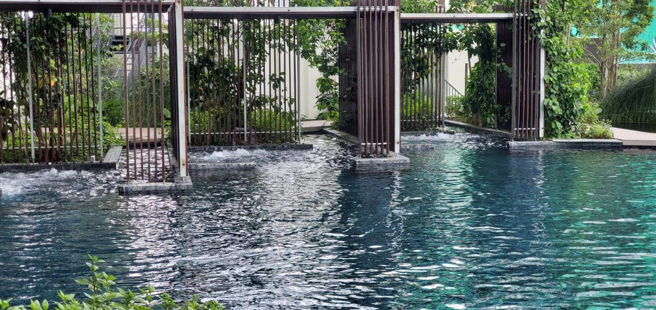 Apartment Lucentia Lalaport Bbcc, Stuning Infinity Pool *
